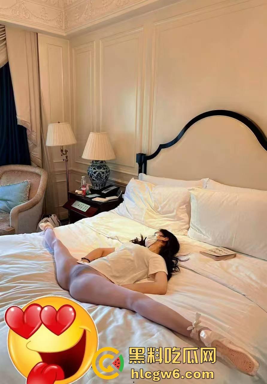 苏州舞蹈生面试白嫩大腿一字马惊艳评委,老师白天高分晚上酒店开腿猛草,专业评分瞬间变成床上实战! 第14张 苏州舞蹈生面试白嫩大腿一字马惊艳评委,老师白天高分晚上酒店开腿猛草,专业评分瞬间变成床上实战! 第14张