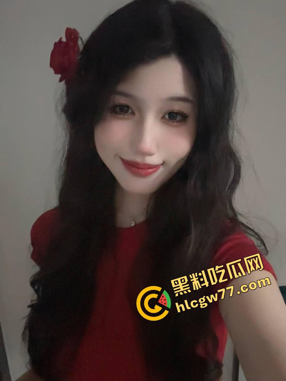 武汉公司里的母狗同事『钱津淼』喜欢玩SM戴项圈当狗，每晚都想被干哭，每次都要口爆才收工！  第1张