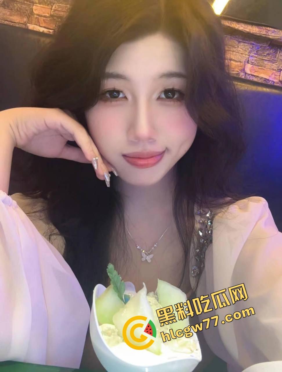 武汉公司里的母狗同事『钱津淼』喜欢玩SM戴项圈当狗，每晚都想被干哭，每次都要口爆才收工！  第4张