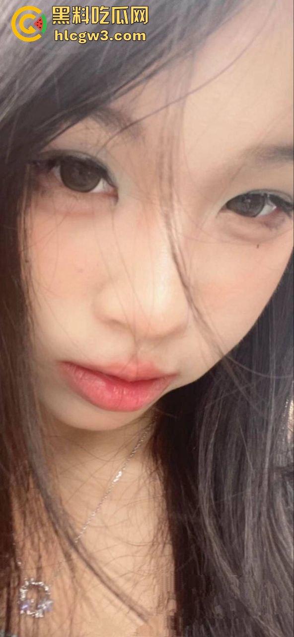 广州06年骚逼【徐家淇】极品反差白嫩女学生!雪般无瑕肌肤,清纯外表下的妩媚肉体太他妈润了! 第1张 广州06年骚逼【徐家淇】极品反差白嫩女学生!雪般无瑕肌肤,清纯外表下的妩媚肉体太他妈润了! 第1张