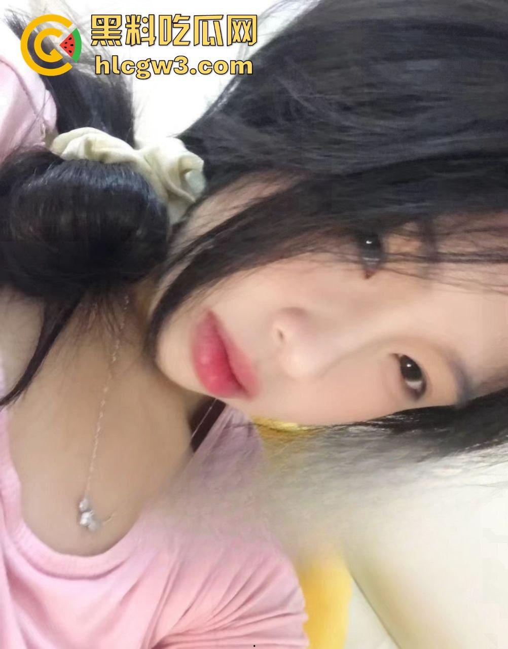 广州06年骚逼【徐家淇】极品反差白嫩女学生!雪般无瑕肌肤,清纯外表下的妩媚肉体太他妈润了! 第3张 广州06年骚逼【徐家淇】极品反差白嫩女学生!雪般无瑕肌肤,清纯外表下的妩媚肉体太他妈润了! 第3张