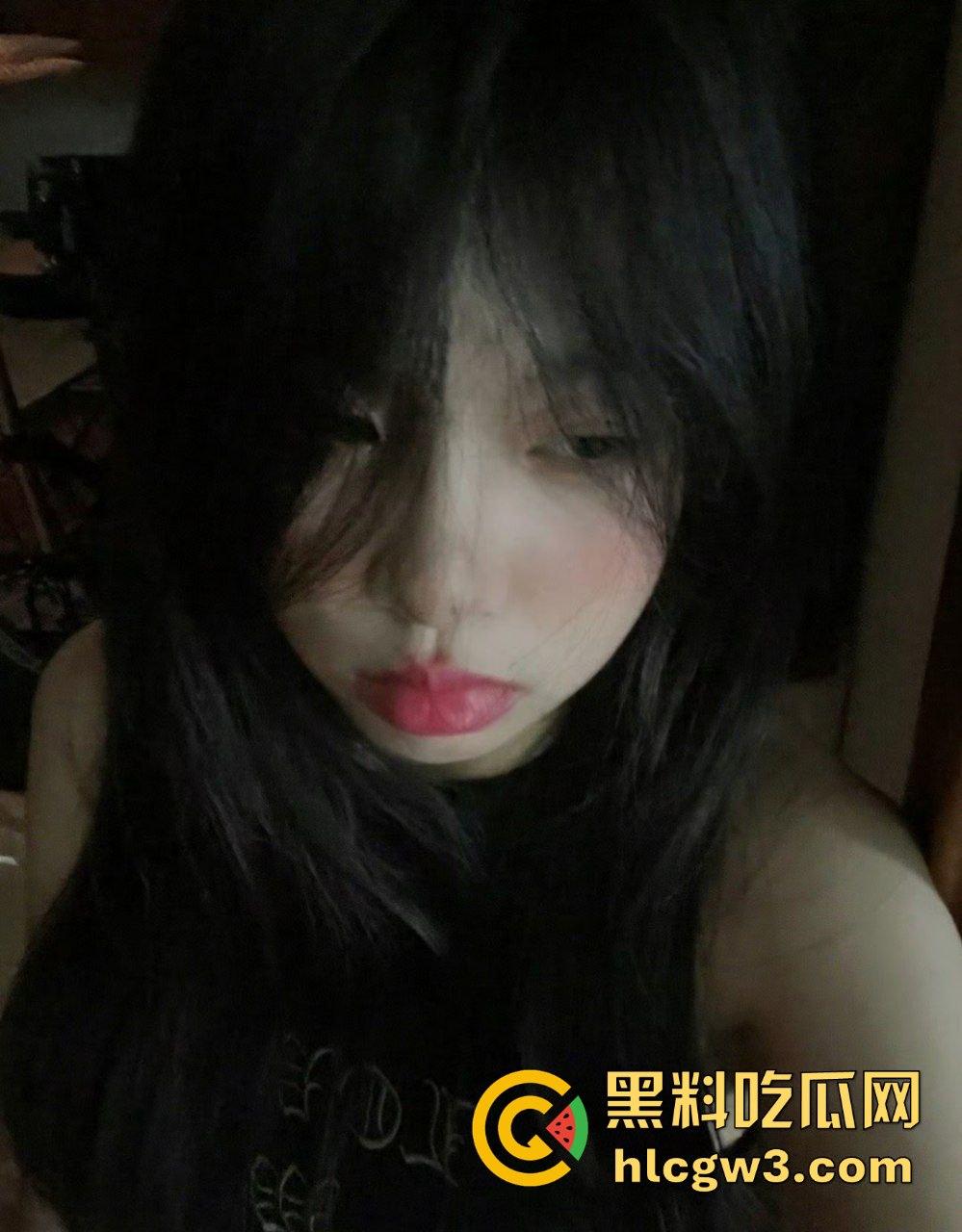 广州06年骚逼【徐家淇】极品反差白嫩女学生!雪般无瑕肌肤,清纯外表下的妩媚肉体太他妈润了! 第14张 广州06年骚逼【徐家淇】极品反差白嫩女学生!雪般无瑕肌肤,清纯外表下的妩媚肉体太他妈润了! 第14张