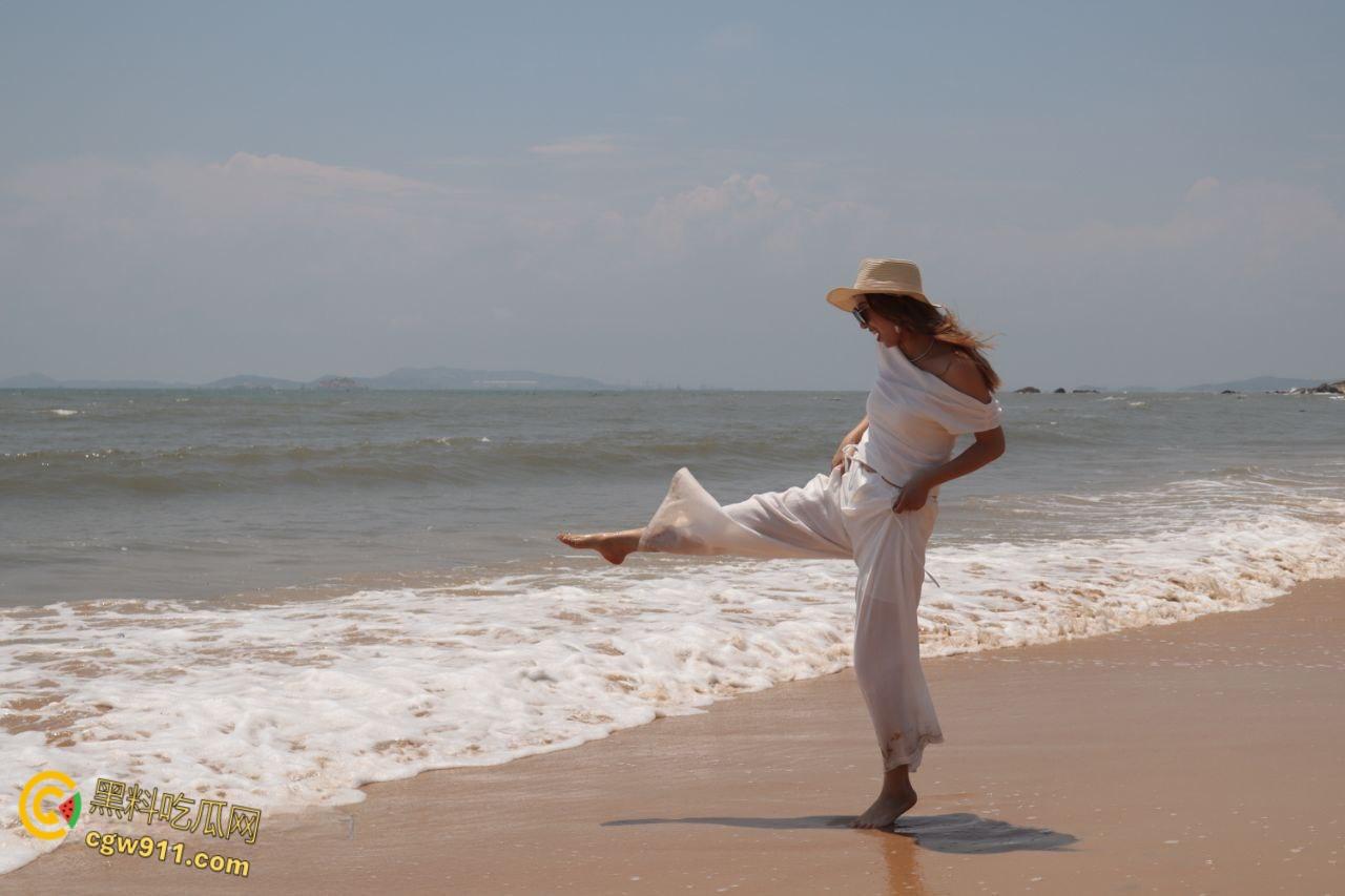 推特调教人妻大神【xiaoxin064】，约炮32岁韵味少妇，把少妇当成母狗边旅游边操，无套内射黑丝翘臀 !  第3张