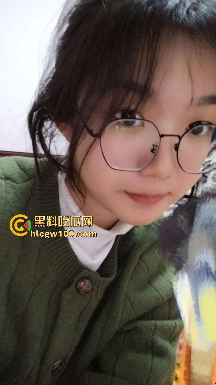 广西大学大一学生嫩妹【郭飒】不雅视频流出被曝光,对镜自拍展示娇嫩玉胸体完美呈现。 第5张 广西大学大一学生嫩妹【郭飒】不雅视频流出被曝光,对镜自拍展示娇嫩玉胸体完美呈现。 第5张