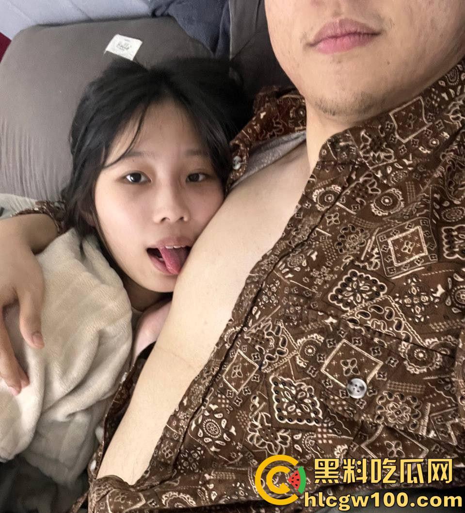 上海海事职院【李婷婷】被金主调教，喝尿口交深喉，无套后入内射，在床上都被操尿了  第6张