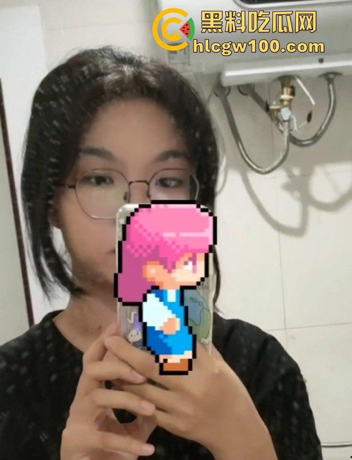 广西大学大一学生嫩妹【郭飒】不雅视频流出被曝光,对镜自拍展示娇嫩玉胸体完美呈现。 第8张 广西大学大一学生嫩妹【郭飒】不雅视频流出被曝光,对镜自拍展示娇嫩玉胸体完美呈现。 第8张