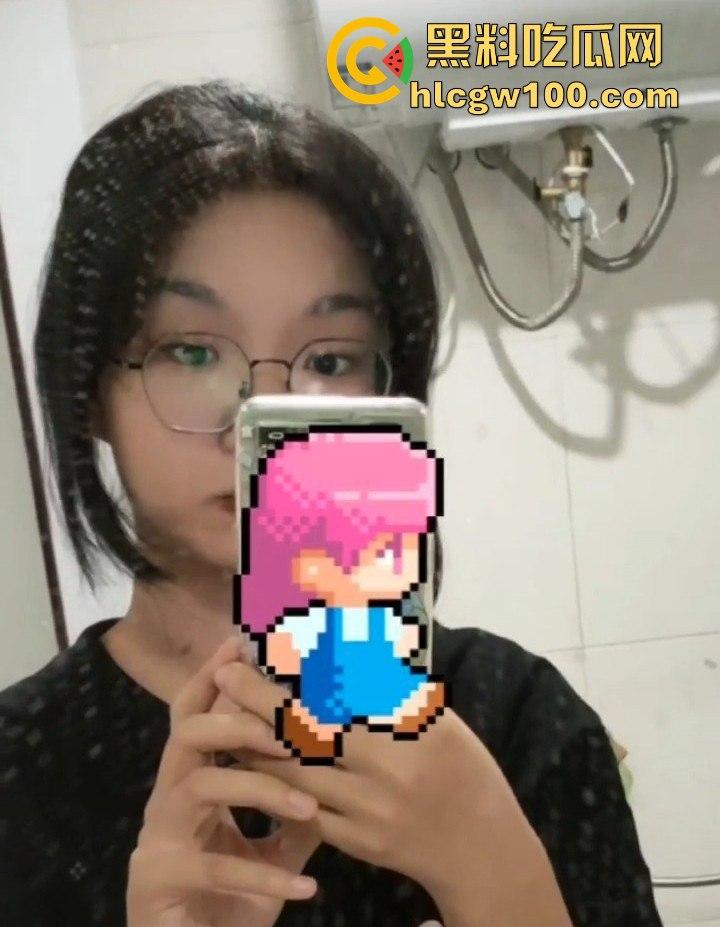 广西大学大一学生嫩妹【郭飒】不雅视频流出被曝光,对镜自拍展示娇嫩玉胸体完美呈现。 第10张 广西大学大一学生嫩妹【郭飒】不雅视频流出被曝光,对镜自拍展示娇嫩玉胸体完美呈现。 第10张