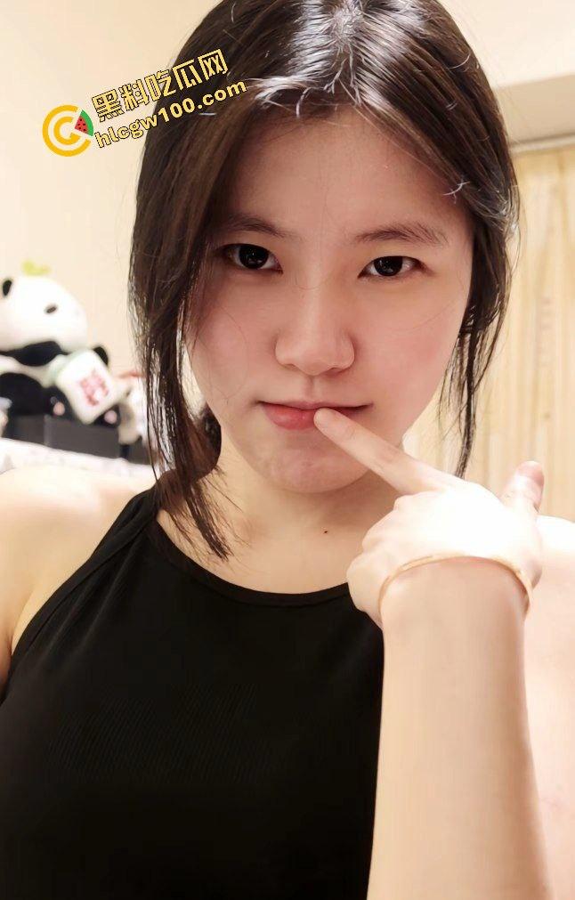 浙江温州反差骚鸡母狗精盆『宁佩瑶』跨年夜元旦激情口交操逼性爱！打响新年第一炮！原创独家流出！  第3张