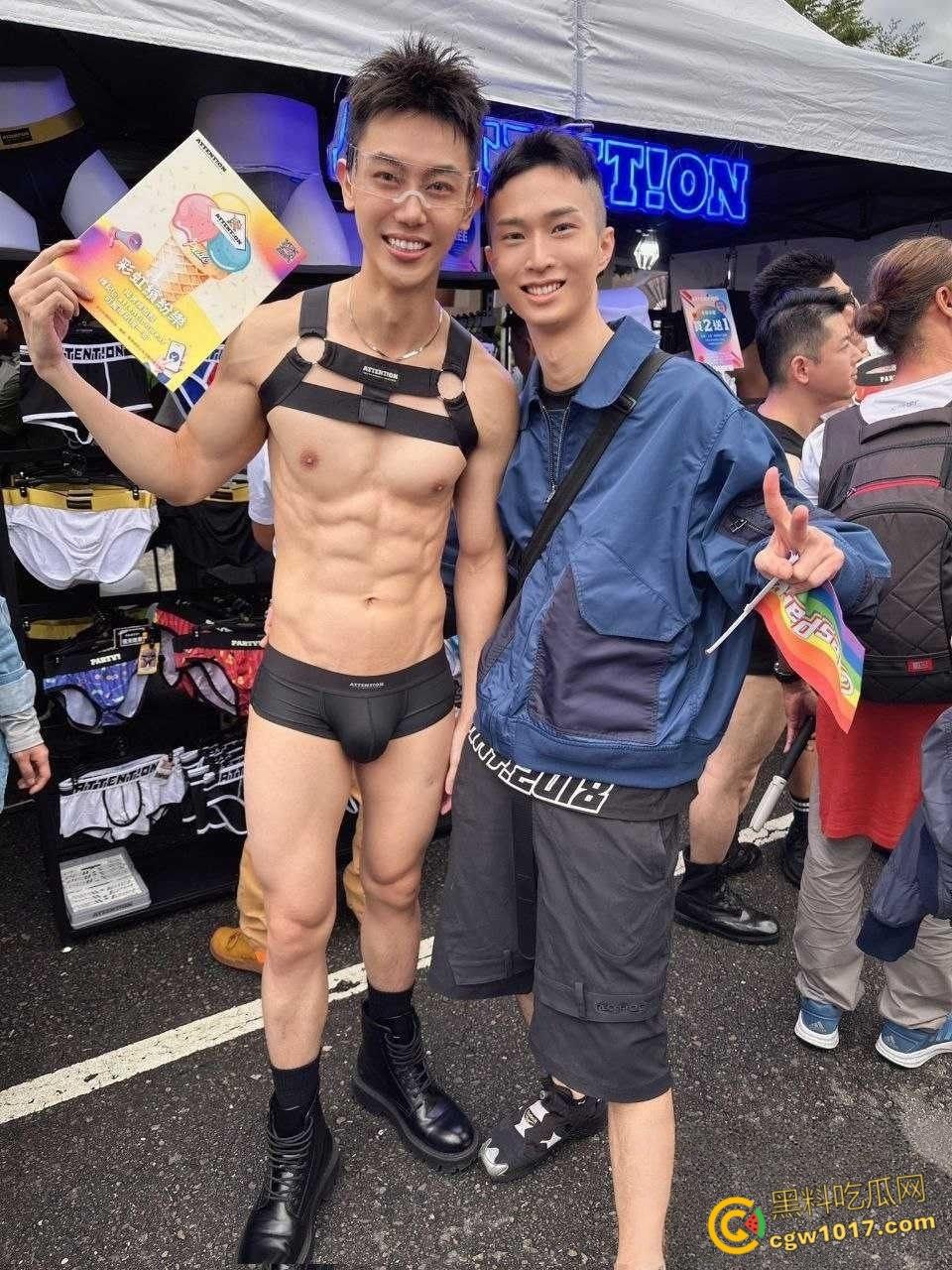 台北同志游行奇葩标语，性取向AI双性恋 ，和AI算命说我是双性恋 ，让奇想在街头绽放，世界为之惊艳！  第2张