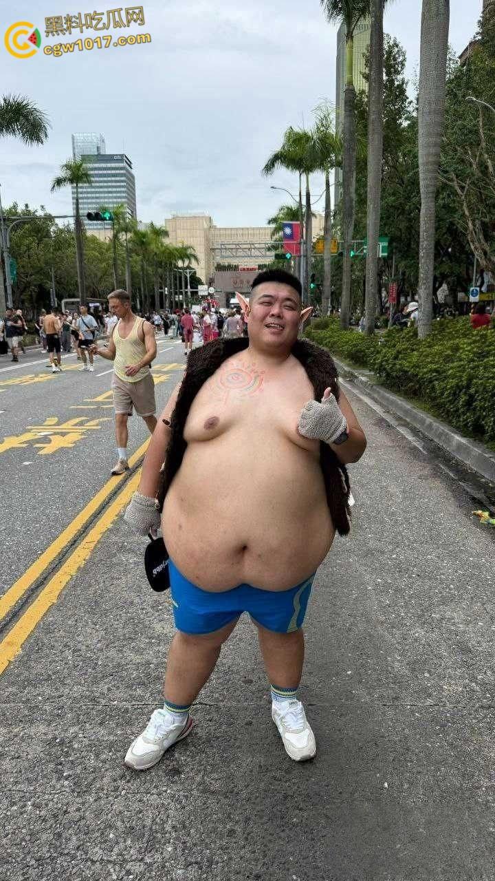 台北同志游行奇葩标语，性取向AI双性恋 ，和AI算命说我是双性恋 ，让奇想在街头绽放，世界为之惊艳！  第3张