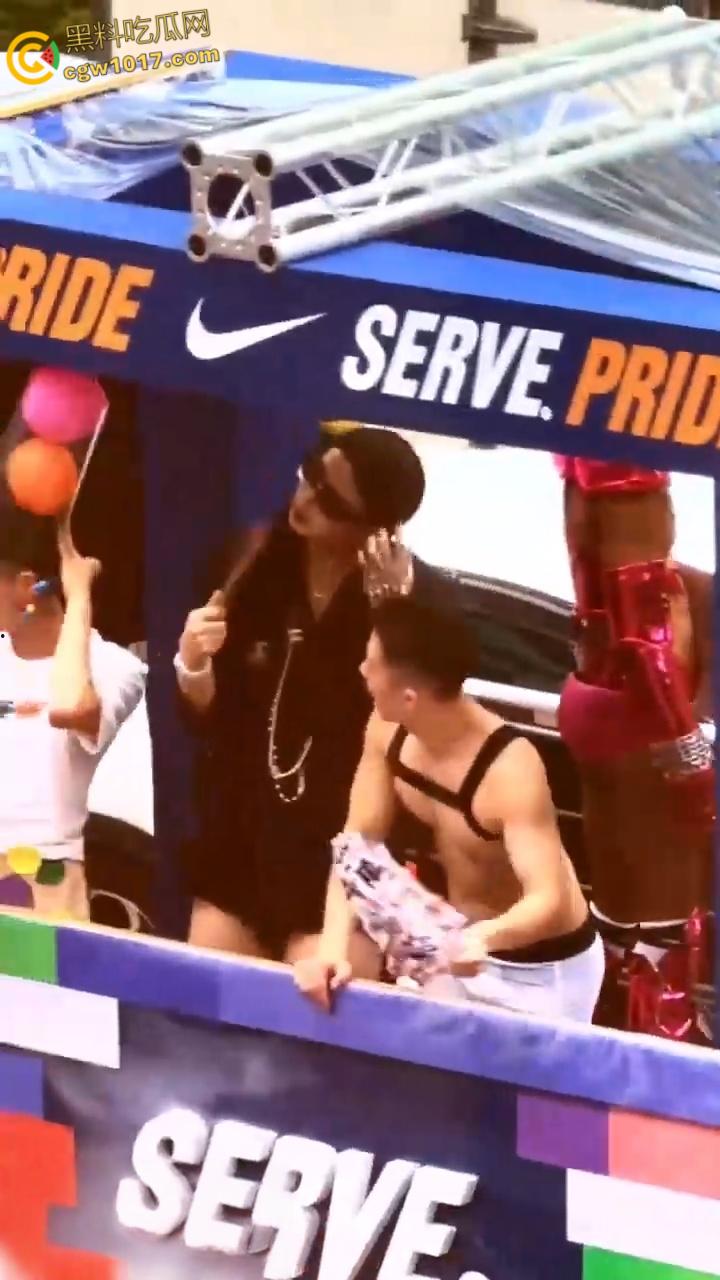 台北同志游行奇葩标语，性取向AI双性恋 ，和AI算命说我是双性恋 ，让奇想在街头绽放，世界为之惊艳！  第6张