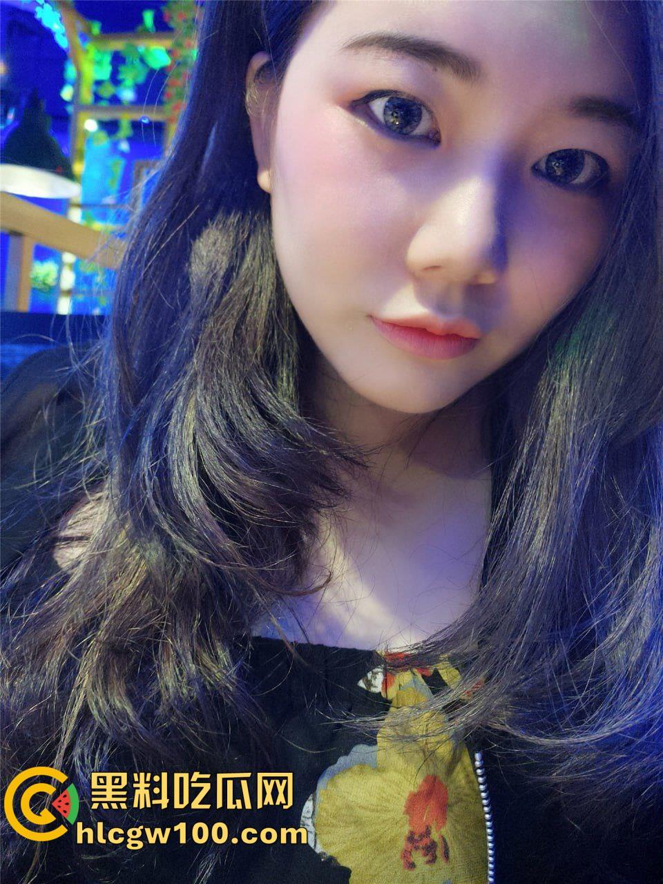 长春大学研究生母狗【张雨薇】，顶级K罩巨乳砸死人，抠烂裤裆粗大阳具抽插白虎骚穴，淫水超多  第1张