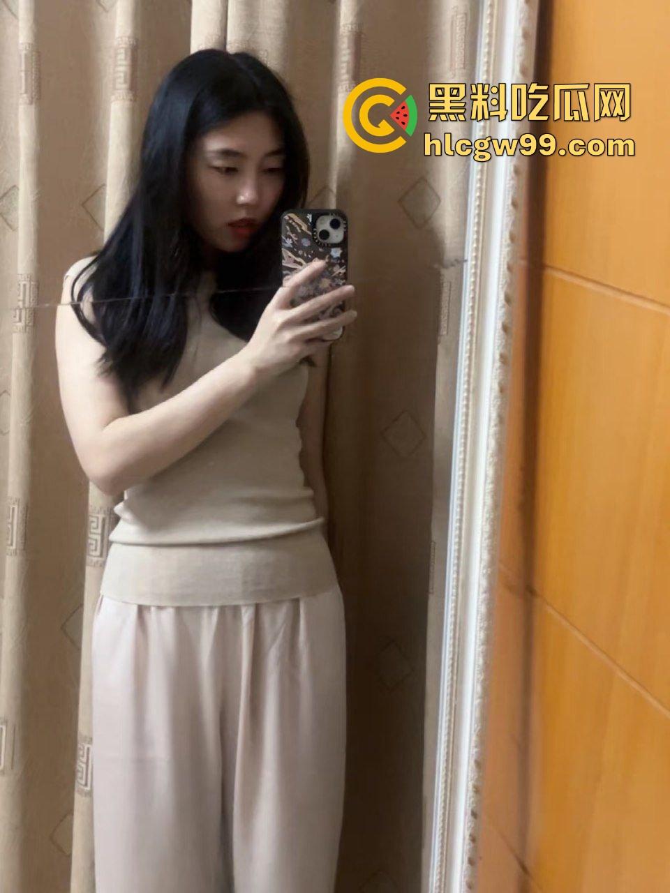 真实KTV厕所强奸醉酒90后少妇！喝死鱼后被猥琐男捡尸拖到厕所里爆操，与其反抗不如享受！  第2张