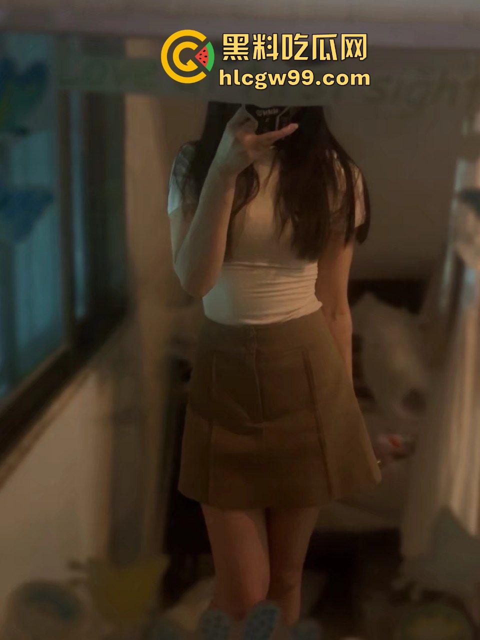 真实KTV厕所强奸醉酒90后少妇！喝死鱼后被猥琐男捡尸拖到厕所里爆操，与其反抗不如享受！  第3张