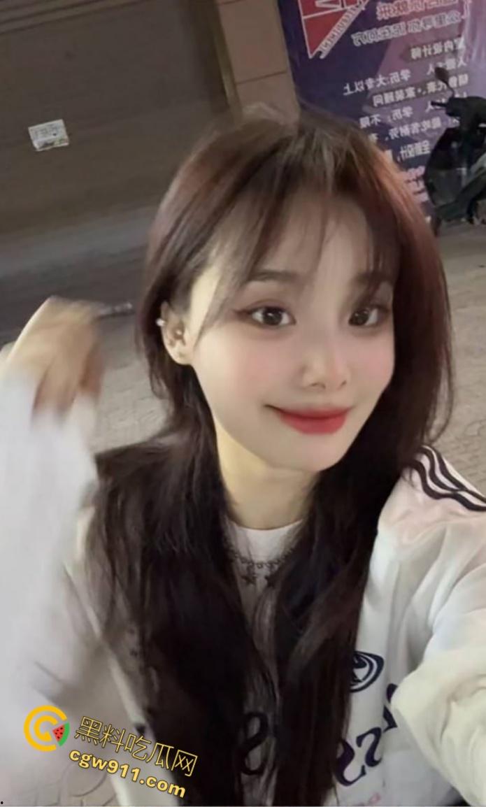 河北师范大学眼镜妹【赵怡】，69互舔口交调情，从清纯少女变淫荡尤物，被男友无套猛操骚穴白浆流淌！  第2张