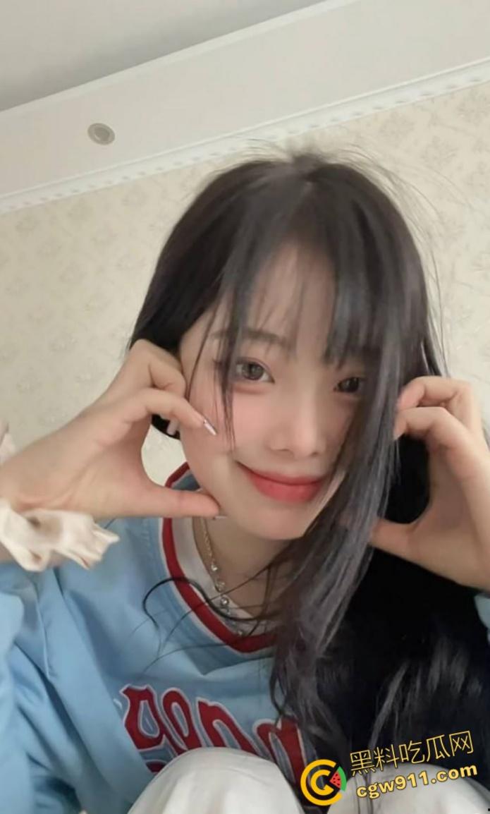 河北师范大学眼镜妹【赵怡】，69互舔口交调情，从清纯少女变淫荡尤物，被男友无套猛操骚穴白浆流淌！  第3张