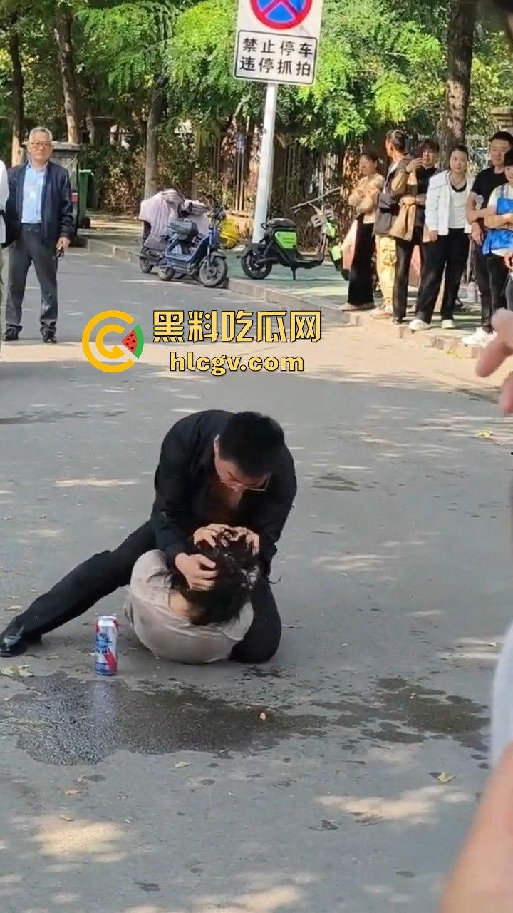 山东男子醉酒殴打女友还拿啤酒洗头！见义勇为小伙出手相救，醉鬼竟拿刀要捅人！  第10张