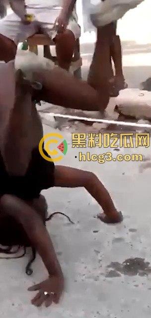 斯达黎加黑妹『 CARLOS』国庆日聚会现场 当众脱光表演阴道插啤酒瓶热舞  第9张