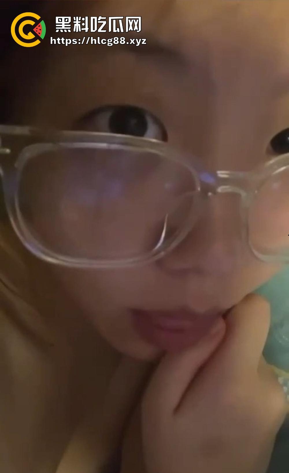 山西网恋骚货『李甜馨』奔现露真身，眼镜婊线上发浪照勾魂，线下操翻反差逼，让她跪喊爸爸！  第3张