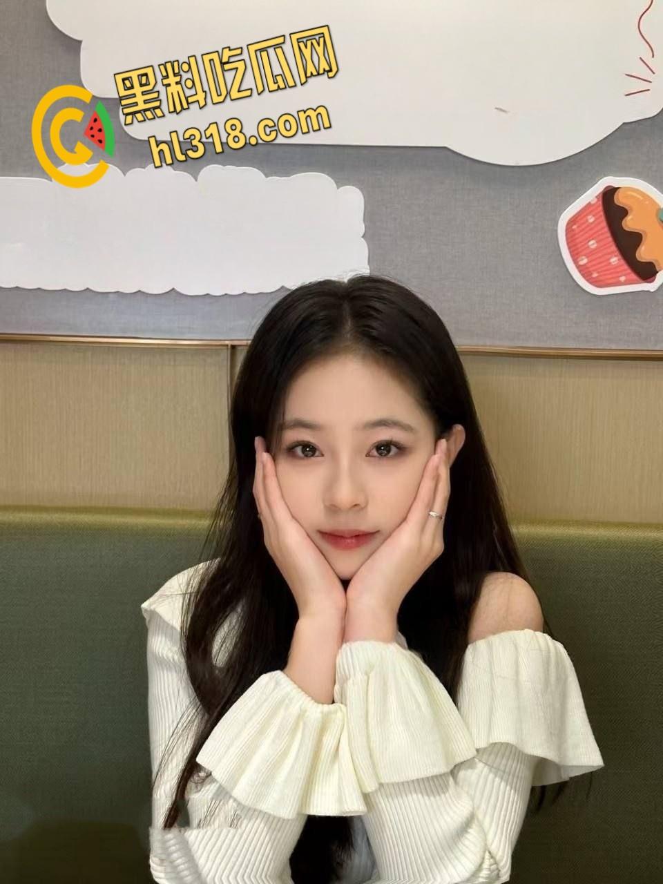 极品御姐【fabjous】，戴眼罩被男友全程录下，吃肉棒的样子太诱人，黑丝浴室被后入爆操  ！ 第6张