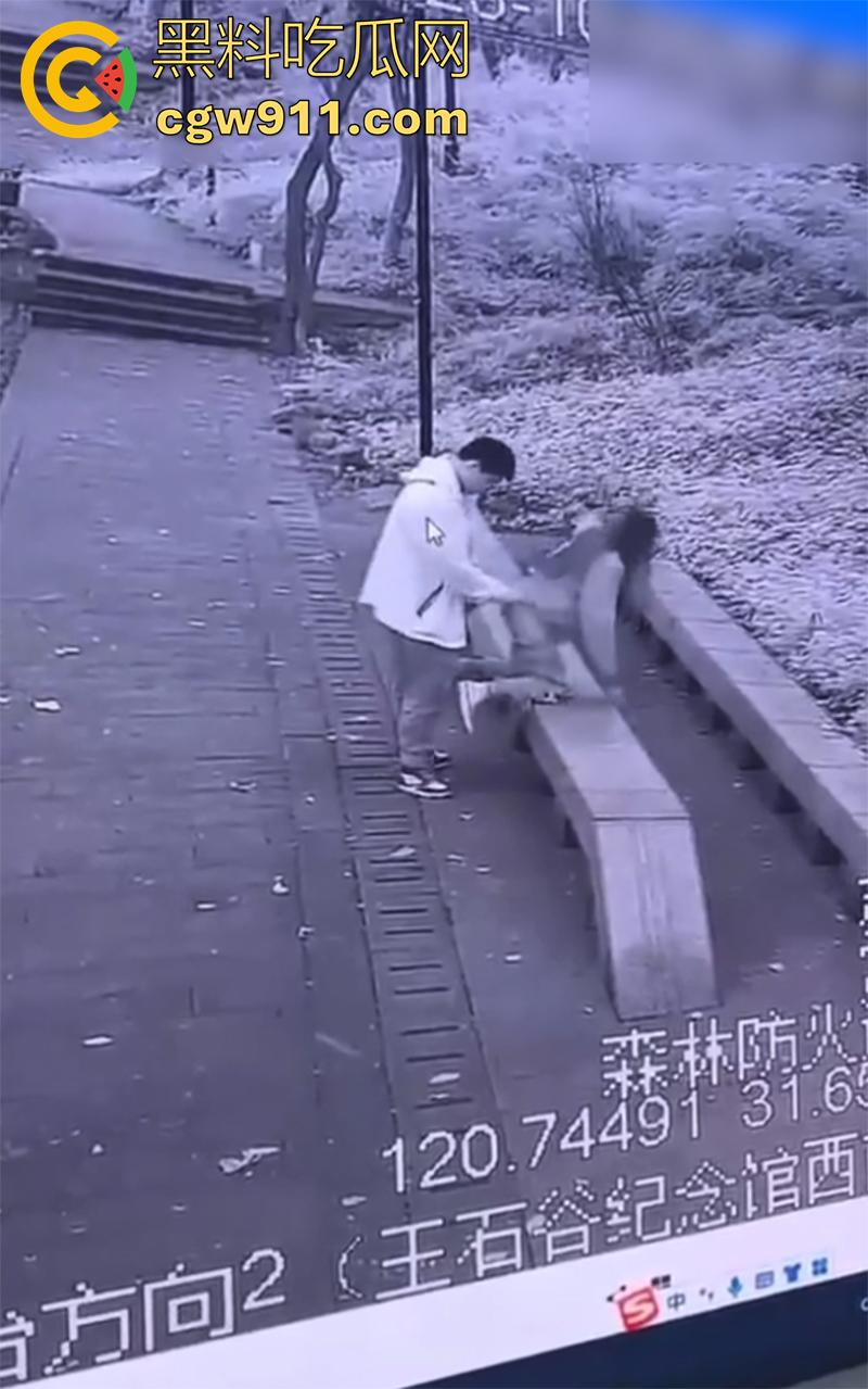 户外野战竟被森林监控拍下，常熟虞山森林防火指挥中心，大屏上演活春宫，这偷情真会找地方啊！  第6张