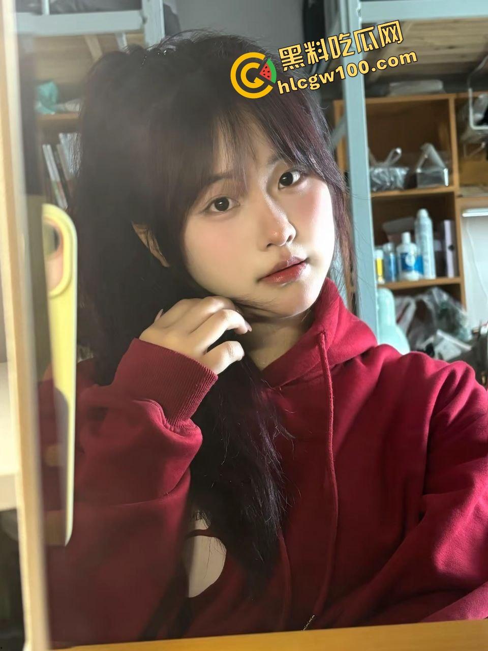 石家庄邮电职业极品微胖反差骚婊【肖绘彤】发骚露奶私拍泄密，大哥SM肛塞后怼肥臀！独家曝光流出！  第3张