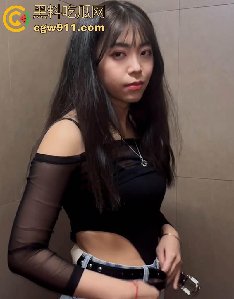 北京邮电大学性感学姐【史慧玲】后入无套狂操汁水四溅，野外露出乳钉，口交深喉吞吐，看的下体硬邦邦！  第1张