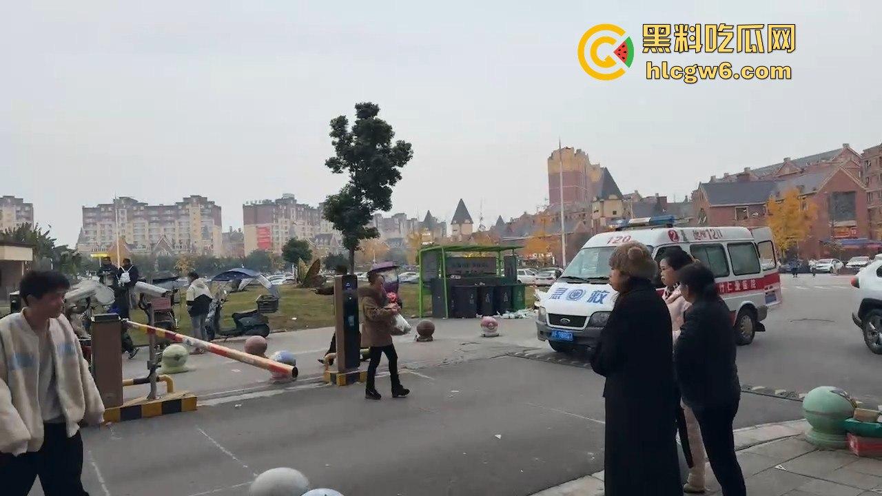 四川学生逃课无证驾驶试驾车！撞石墩脑袋开瓢，出了事不反思反怪学校和车行，家长操作直接让人无语！  第7张