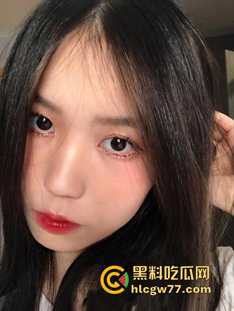 四川旅游学院学生【李晴冰】露脸裸聊勾引男人 多毛馒头穴迫切需要肉棒插入 一对一视频裸聊被录屏  第2张