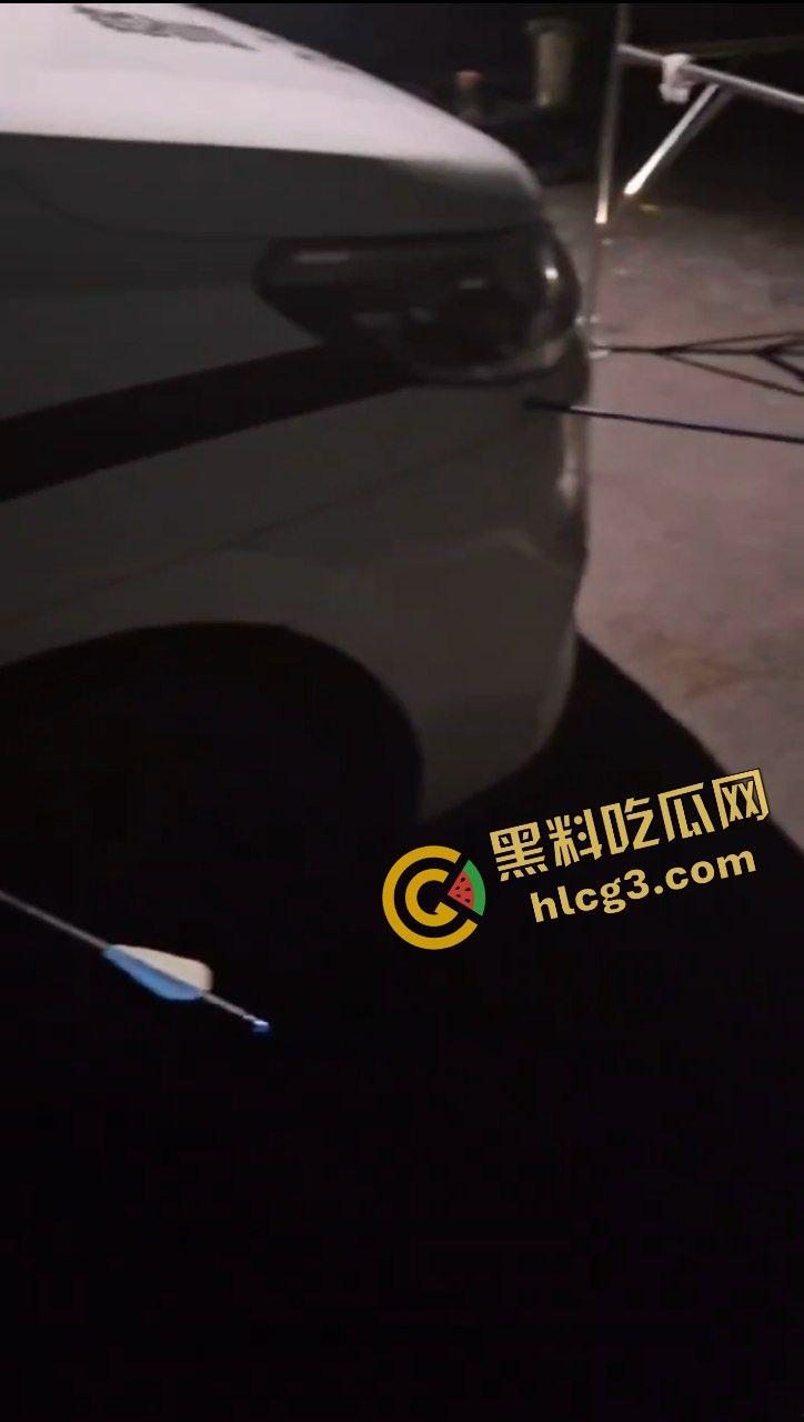 山东临沂惊现国服后羿!一男子手握弓箭射击路人 仿佛置身游戏 乱箭射伤2人与汽车! 第5张 山东临沂惊现国服后羿!一男子手握弓箭射击路人 仿佛置身游戏 乱箭射伤2人与汽车! 第5张