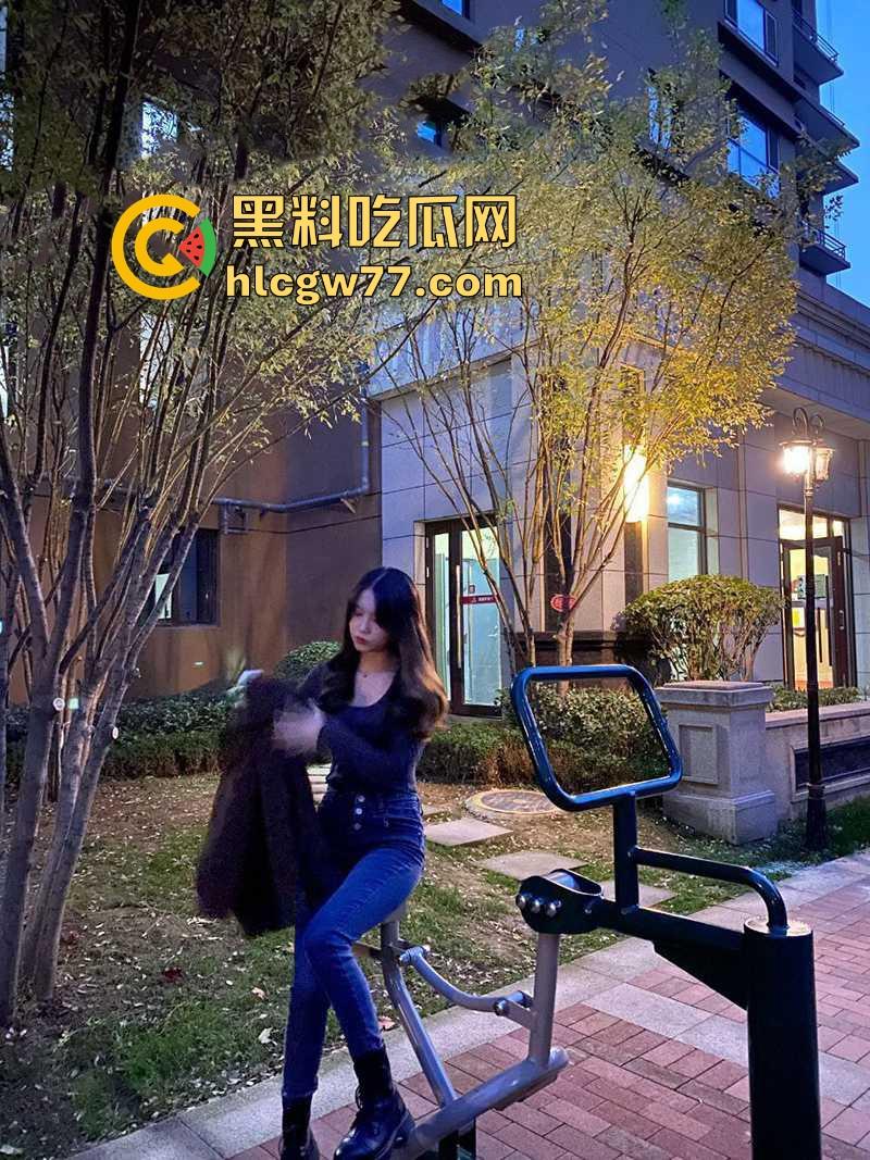 四川旅游学院学生【李晴冰】露脸裸聊勾引男人 多毛馒头穴迫切需要肉棒插入 一对一视频裸聊被录屏  第6张