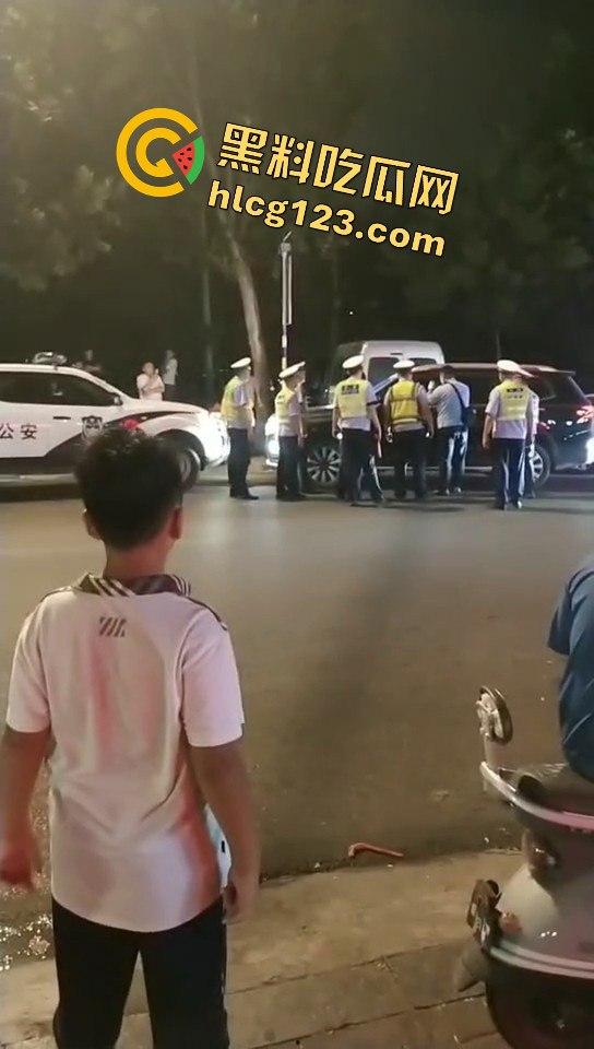 临沂郯城惊现硬核酒驾！司机拒不配合，交警无奈砸玻璃强制处理  第5张