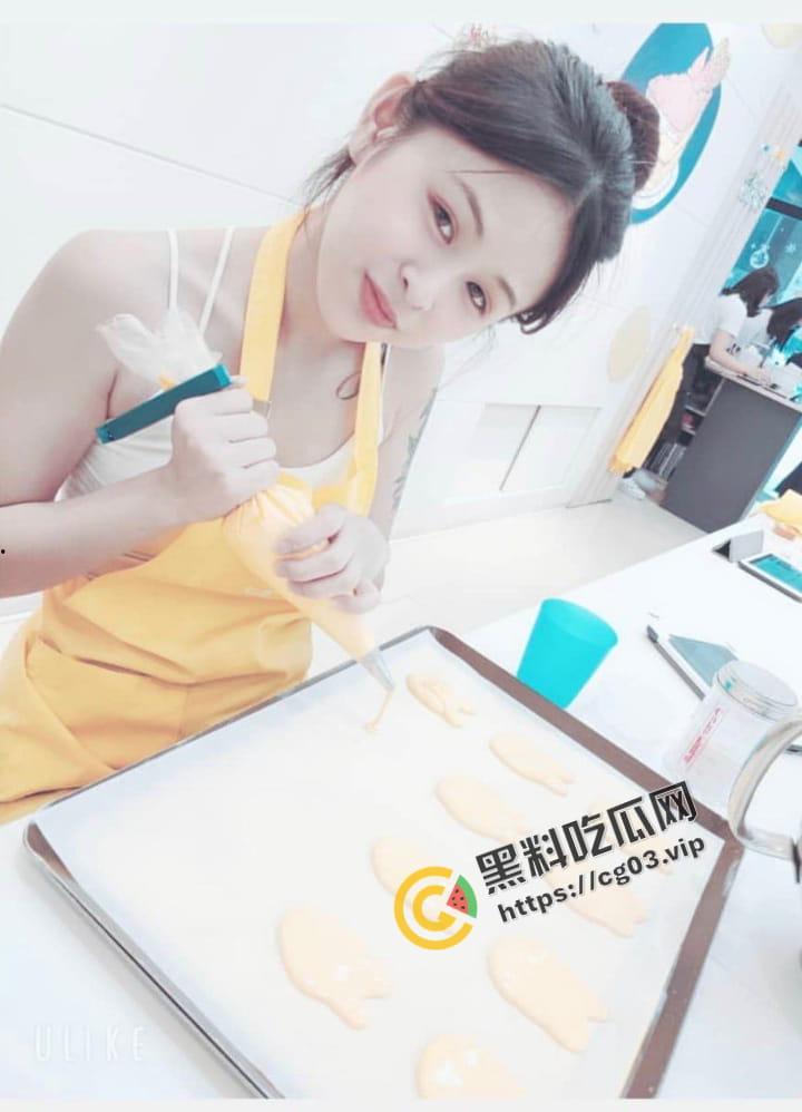 浴血奋战！台湾中山大学 纹身叛逆小妹开房与炮友大玩性爱自拍 年轻人玩的激情 月经期间强闯红灯干  第4张