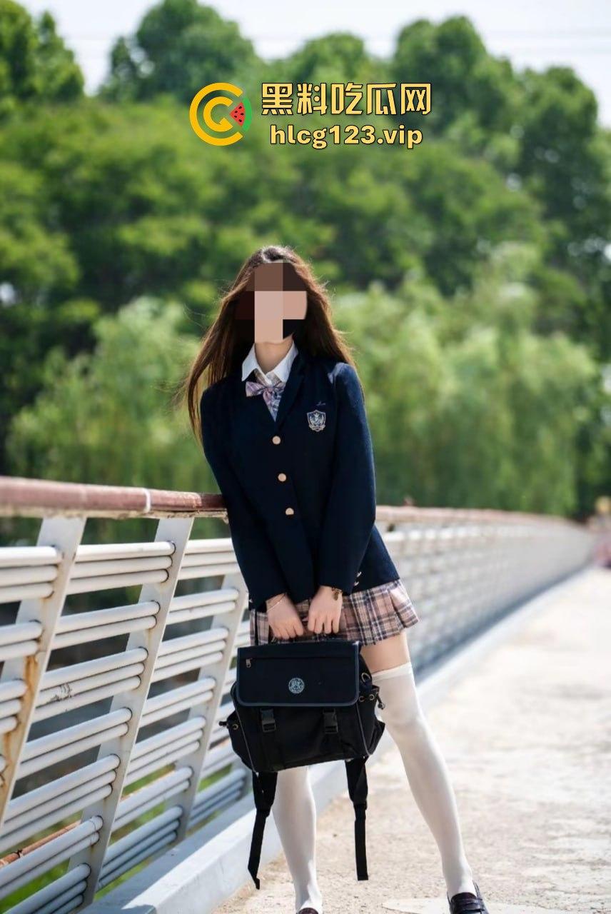 女大学生反差婊爆料！清纯校花撕下伪装，主动脱裤撅臀求后入，刷新你对乖乖女的认知！  第1张