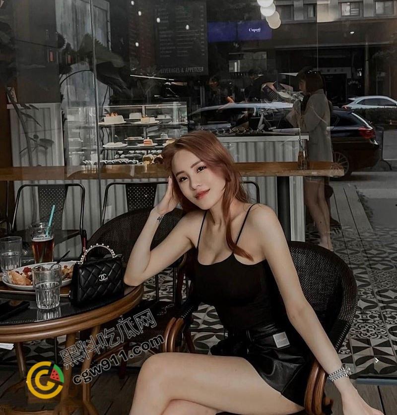 大奶少妇【吴丽华】酒店狂野偷情，前男友巨根爆操到高潮，火辣身体尽情迎合，骚浪本性尽显  第2张