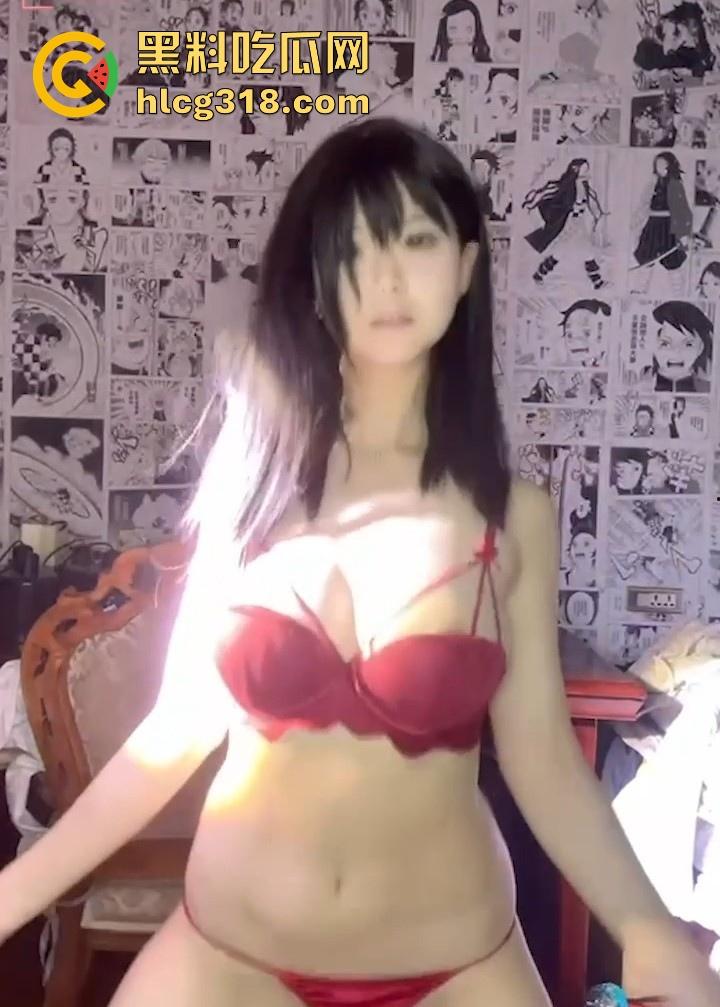 高颜值反差大学生【羊咩咩】宿舍自慰视频曝光，极品巨乳脸B同框自慰，看了很难不硬！  第7张