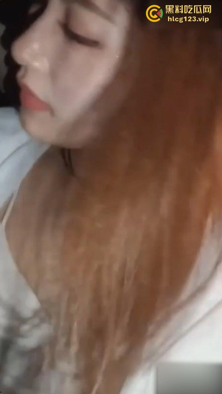 江苏银行威胁女职员车内发生关系 露脸炫耀视频被扒出  ps:认真吃鸡的女孩子最美 第11张