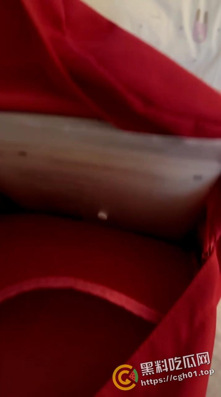 瓜友投稿！东莞附近的人约炮约到学生妹 带着书包作业出来打炮 美乳粉嫩的不像话  第1张