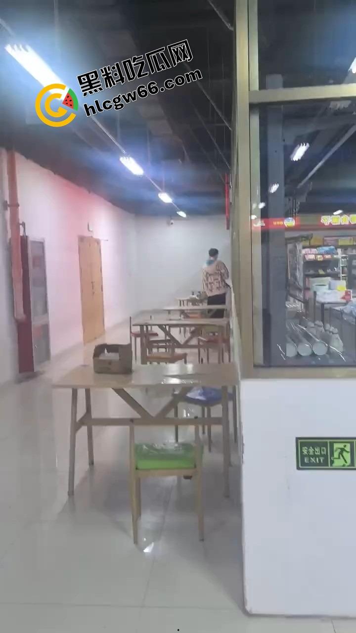 00后大学生太敢了,大学商店旁边直接开干,女的一骑到底爽叫连连,同学边吃瓜边看LIVE! 第1张 00后大学生太敢了,大学商店旁边直接开干,女的一骑到底爽叫连连,同学边吃瓜边看LIVE! 第1张