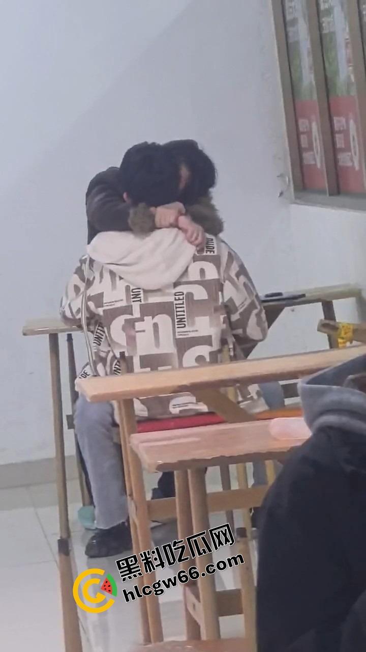 00后大学生太敢了,大学商店旁边直接开干,女的一骑到底爽叫连连,同学边吃瓜边看LIVE! 第8张 00后大学生太敢了,大学商店旁边直接开干,女的一骑到底爽叫连连,同学边吃瓜边看LIVE! 第8张