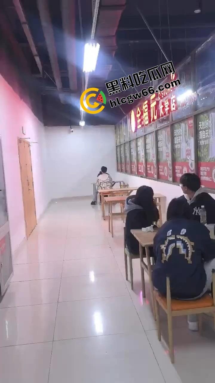00后大学生太敢了,大学商店旁边直接开干,女的一骑到底爽叫连连,同学边吃瓜边看LIVE! 第11张 00后大学生太敢了,大学商店旁边直接开干,女的一骑到底爽叫连连,同学边吃瓜边看LIVE! 第11张