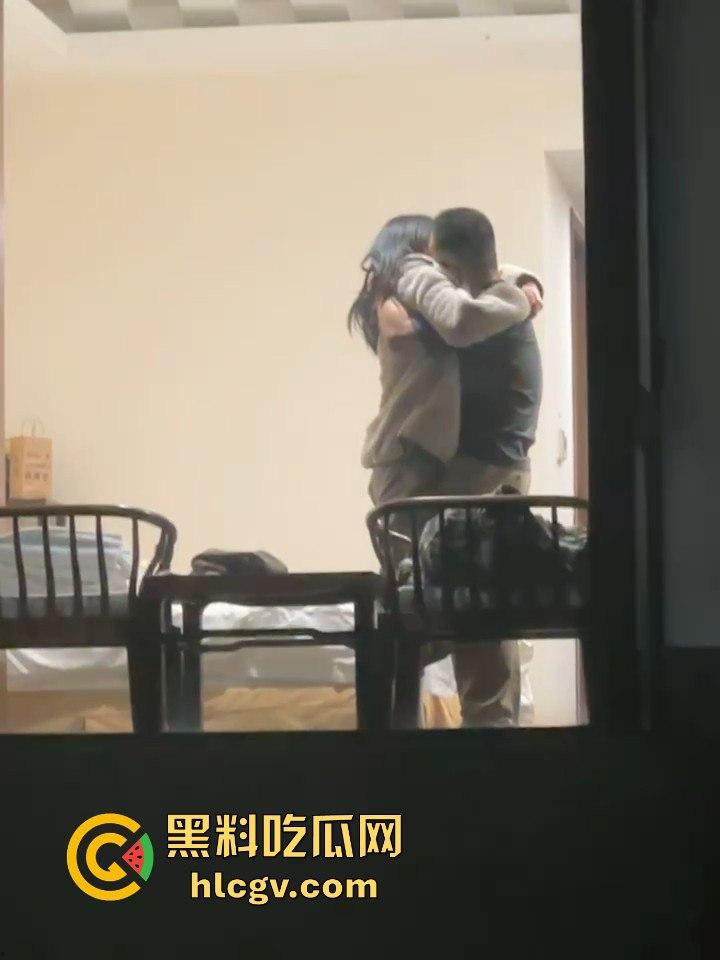 天津现代传媒职业学校马老师带学生写生写进酒店? 还故意不关窗帘，向学生炫耀？不料其他学生拍下发学校网！  第6张