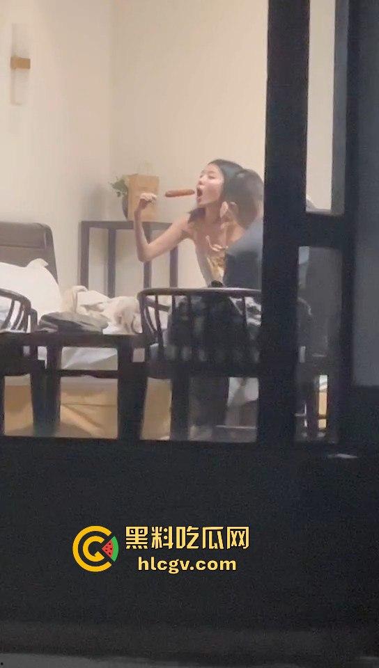 天津现代传媒职业学校马老师带学生写生写进酒店? 还故意不关窗帘，向学生炫耀？不料其他学生拍下发学校网！  第7张