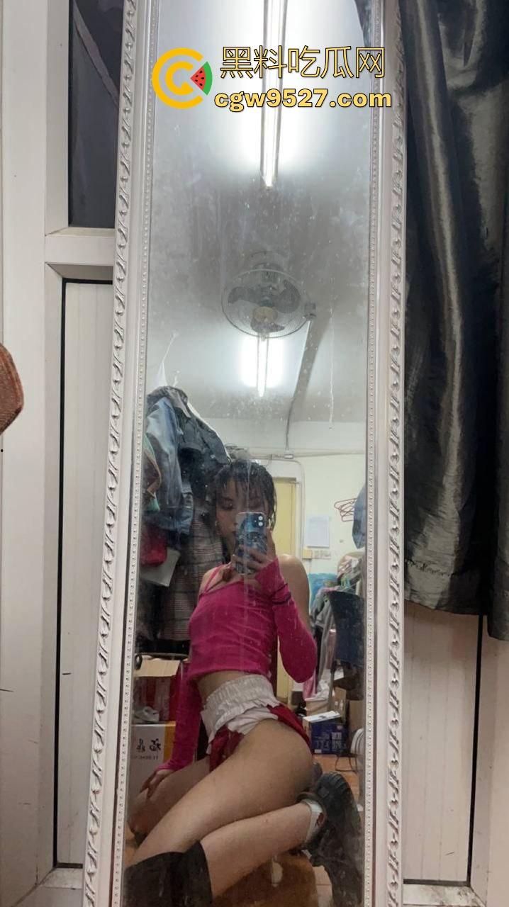 广东轻工职业技术职业学院，大胆情侣校园大胆户外做爱，完全无视众人，激情骑乘，年轻人会玩！  第1张