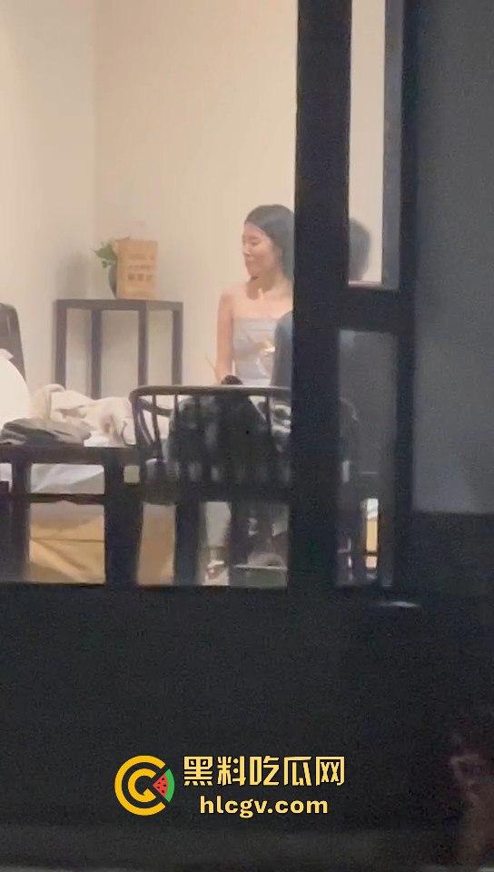 天津现代传媒职业学校马老师带学生写生写进酒店? 还故意不关窗帘，向学生炫耀？不料其他学生拍下发学校网！  第10张