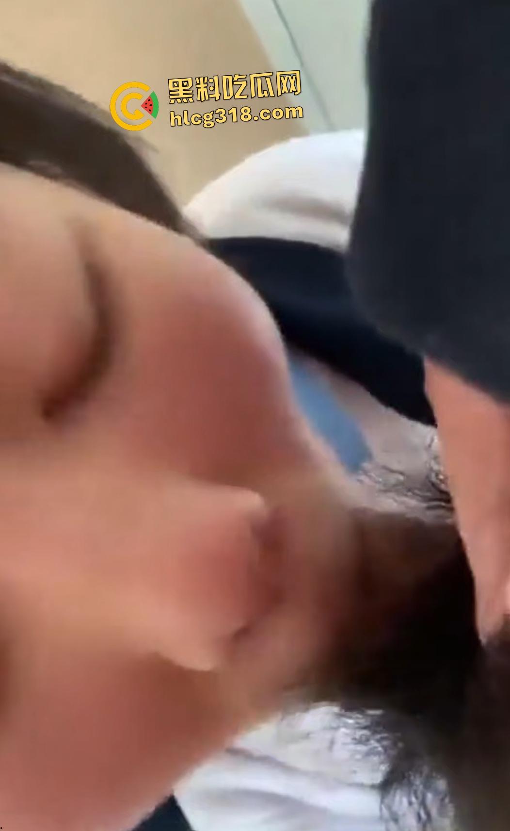 反差职校妹冒着退学的风险在教室口爆体育生，射完后还有精力去后入，体力真好！  第5张