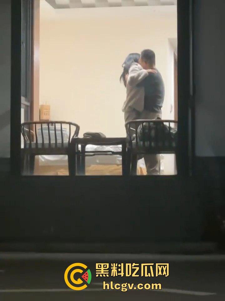 天津现代传媒职业学校马老师带学生写生写进酒店? 还故意不关窗帘，向学生炫耀？不料其他学生拍下发学校网！  第13张