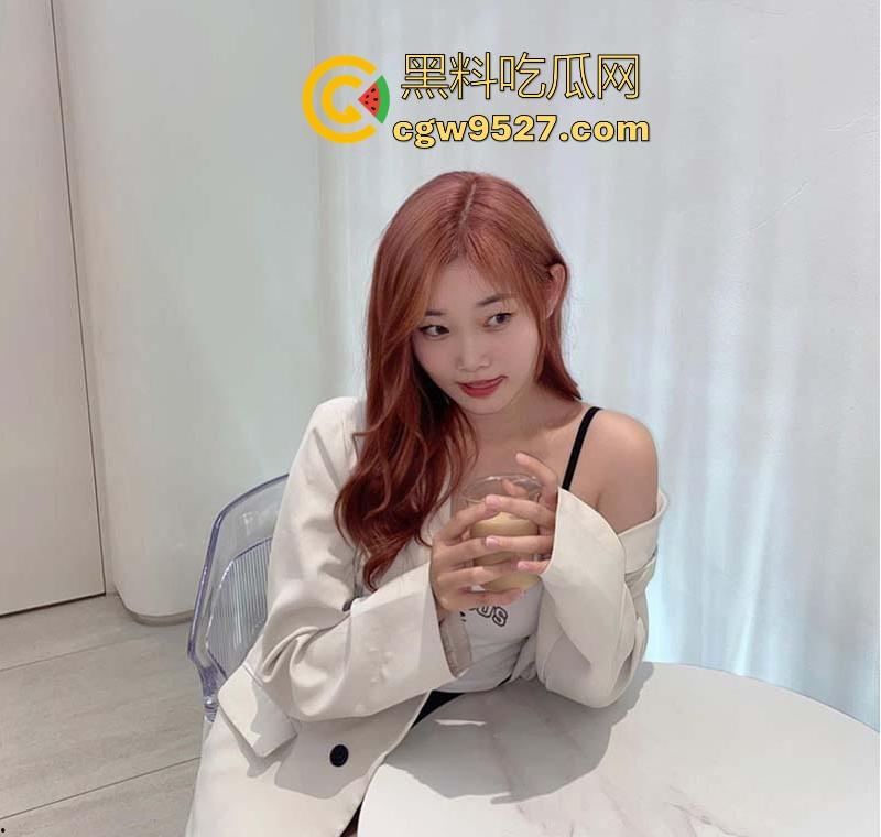 长春科技学院极品女大【刘泽】清纯学霸化身极骚反差婊，巨乳粉穴淫水尿液狂喷，露脸无套性爱视频曝光！  第1张