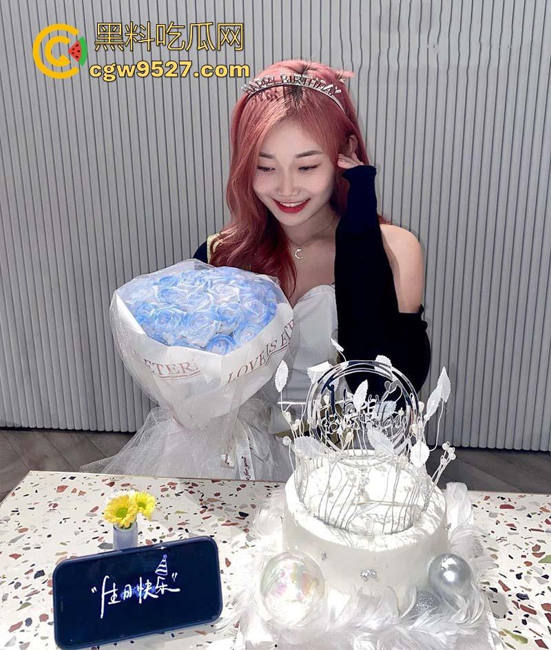 长春科技学院极品女大【刘泽】清纯学霸化身极骚反差婊，巨乳粉穴淫水尿液狂喷，露脸无套性爱视频曝光！  第2张