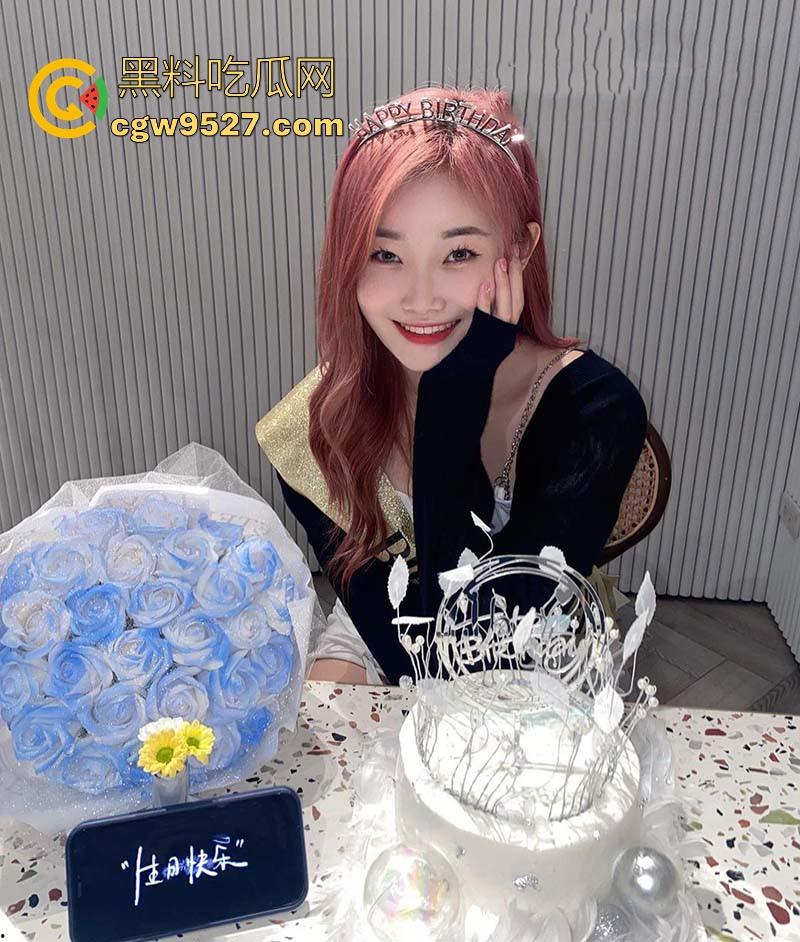 长春科技学院极品女大【刘泽】清纯学霸化身极骚反差婊，巨乳粉穴淫水尿液狂喷，露脸无套性爱视频曝光！  第3张